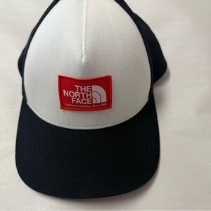 North Face Black White Trucker Cap Hat Snap Back Flex Fit 110 Adult One Size